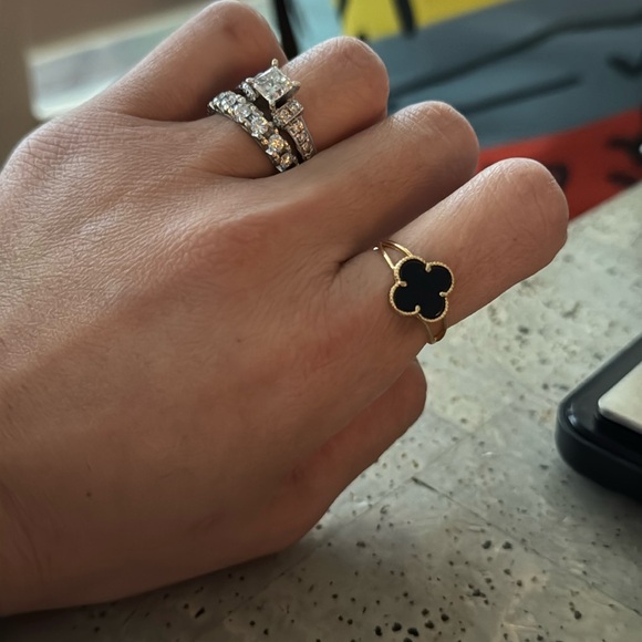 18k Gold Ring Size 7 - Picture 5 of 5